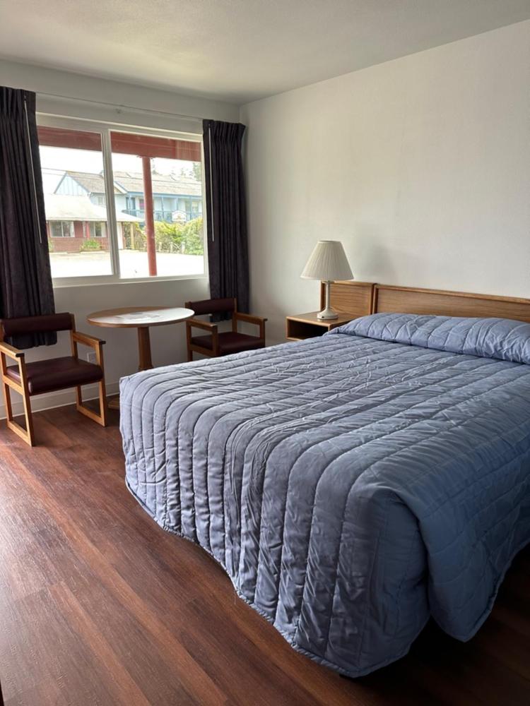 Standard Queen Room interior